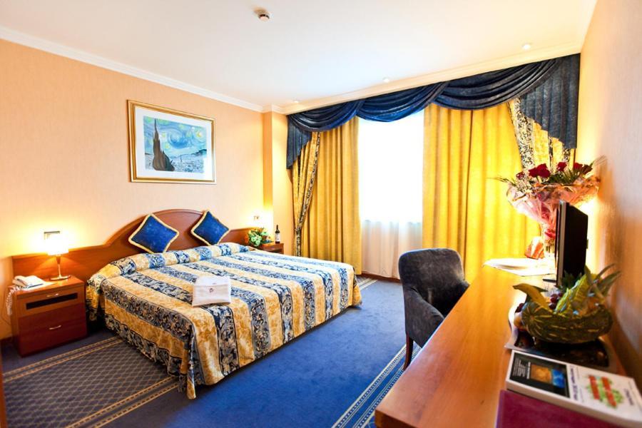 River Palace Hotel Atyraū Cameră foto