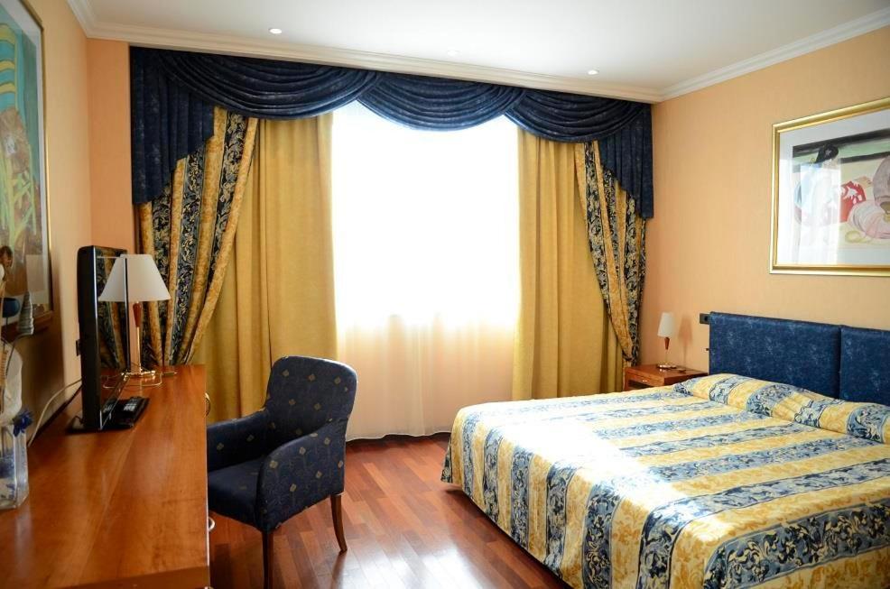 River Palace Hotel Atyraū Cameră foto